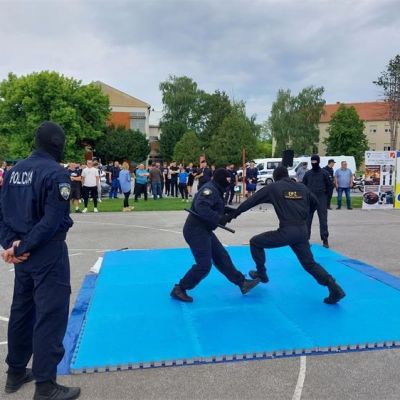 policija-vrata