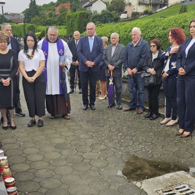 0Božić