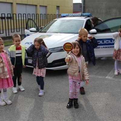 policija