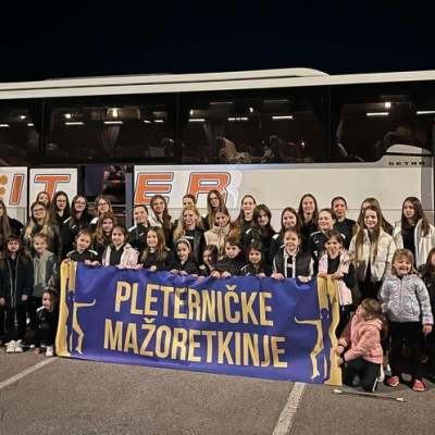 1mažoretkinje
