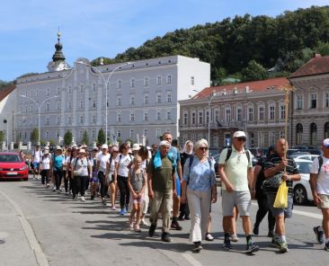 Voćin-pješaci